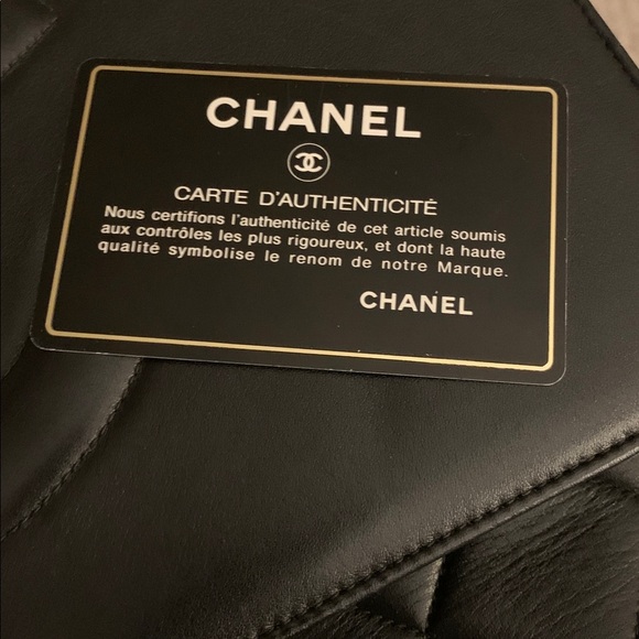 CHANEL Black and Gold Shoulder Bag - Picture 9 of 17
